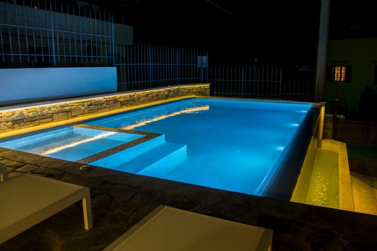 The Hill House Villa Kato Daratso Bagian luar foto